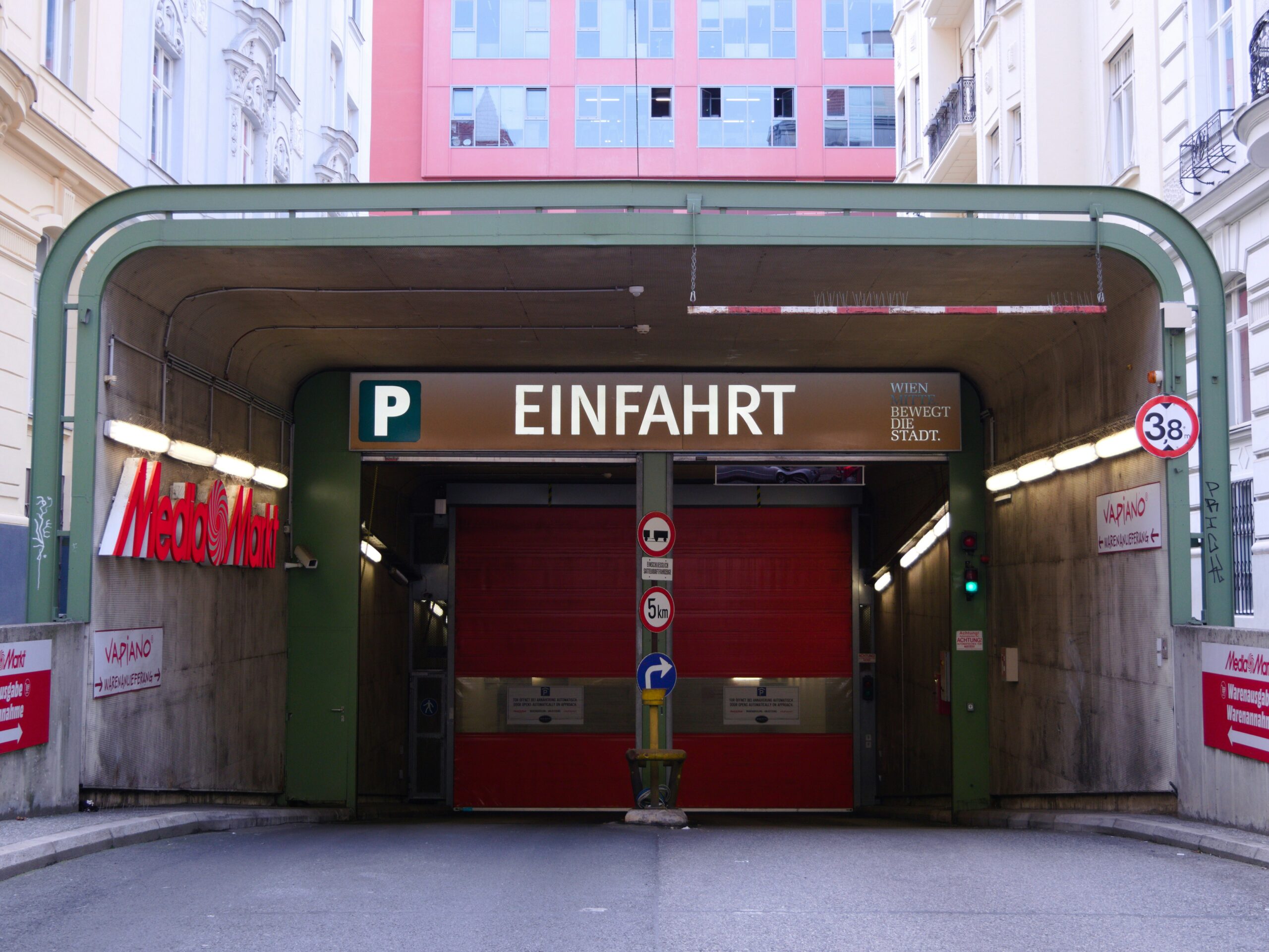 janos-lengyel-IMfILqHB_T8-unsplash